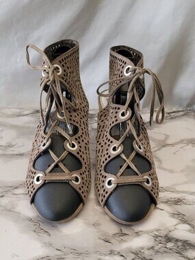 Dolce Vita Perforated Lace-up Wedge Heels Size 9.5